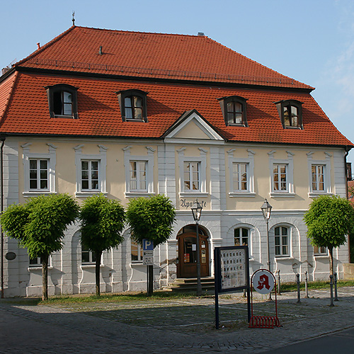 Schloss-Apotheke (ehem. Obergerichtsverwalterei)